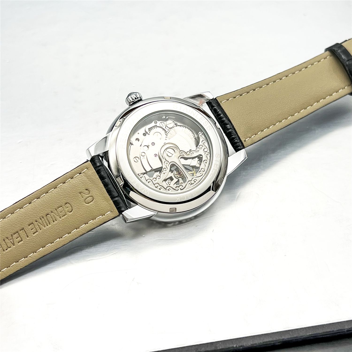 New High-Value Lightweight Lux - огляд і ціна Luxury Watch Values