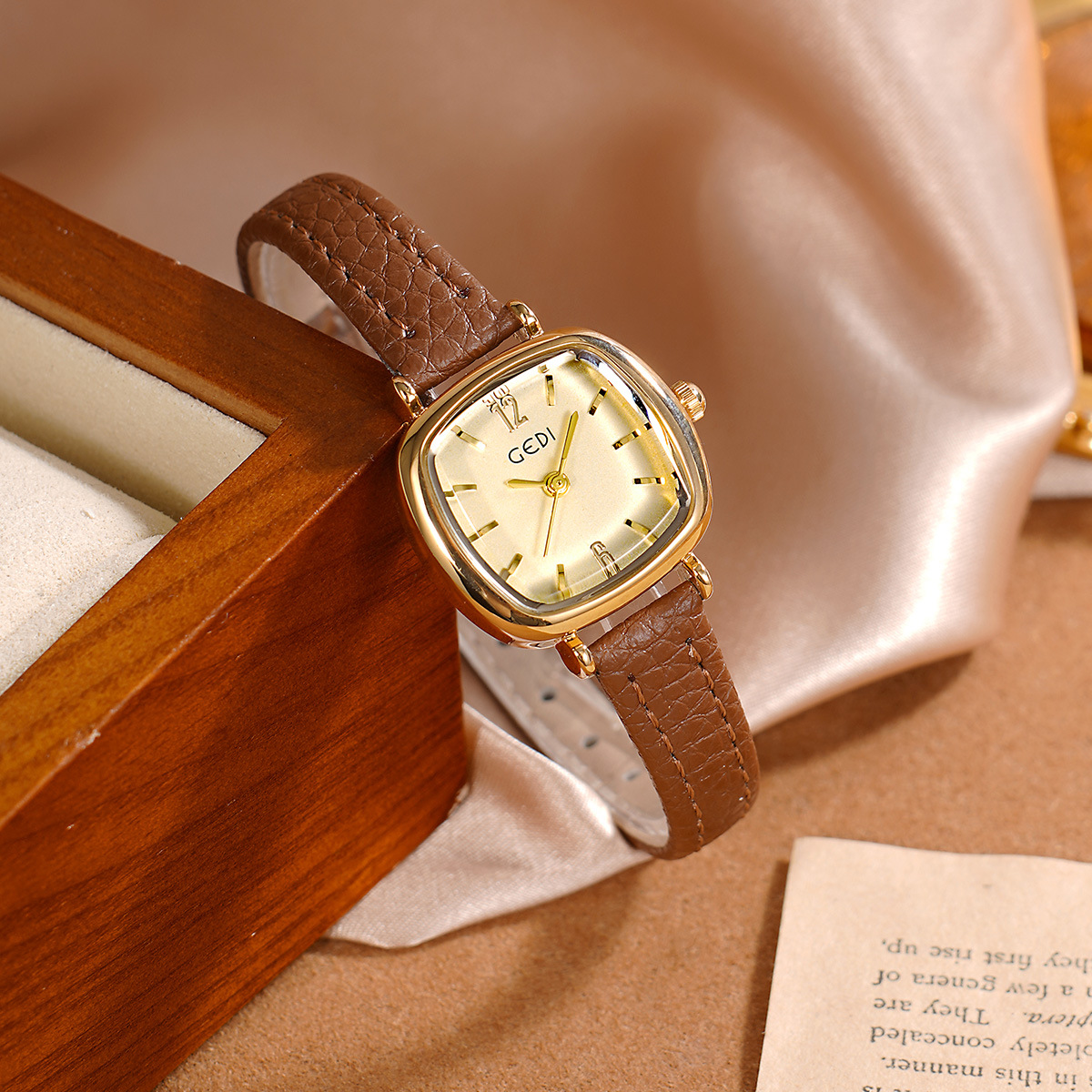 UTHAI 61018 CQ490 Simplicity,  - огляд і ціна Luxury Watch Values