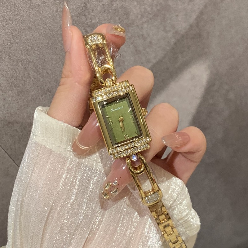 Small pin old money style hand - огляд і ціна Luxury Watch Values