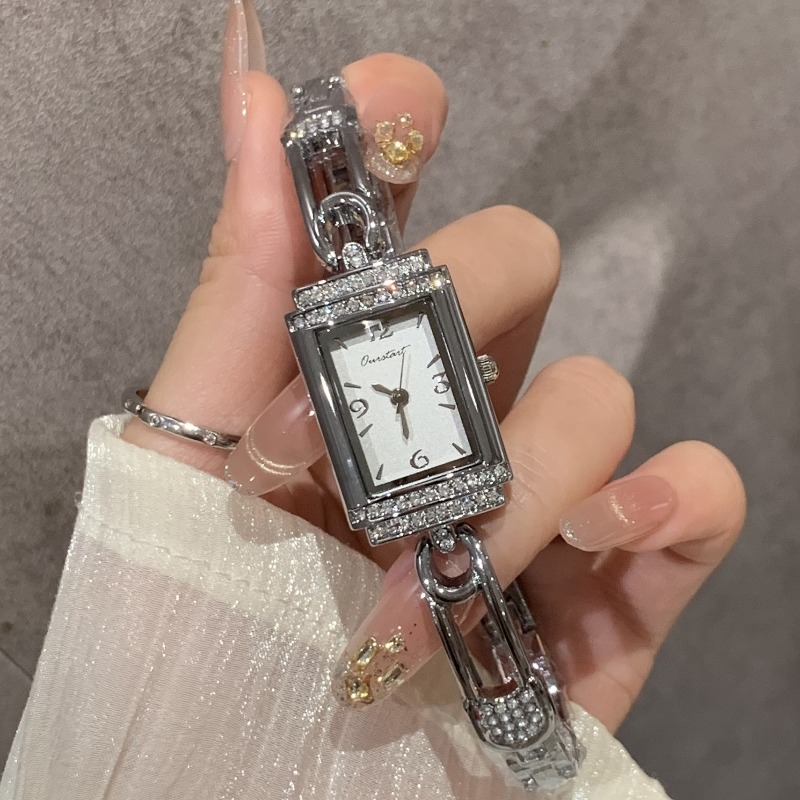 Small pin old money style hand - огляд і ціна Luxury Watch Values